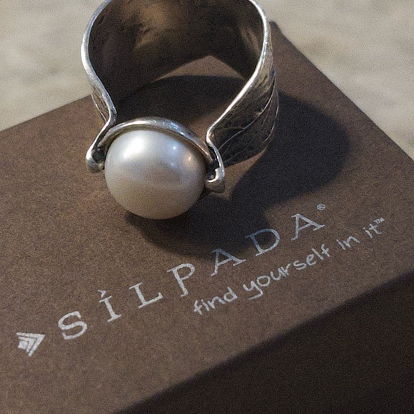 Silpada Jewelry - Silpada Nestled Ring | Pearl | Sz 7